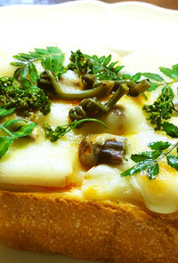 発酵筍（メンマ）と蕨のチーズトースト