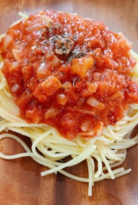 ピリッと辛いが美味さ倍増トマトパスタ