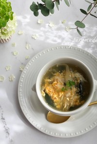 三陸産塩蔵わかめとフカヒレの贅沢スープ