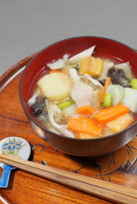ツナと野菜と野菜麩の満菜味噌汁