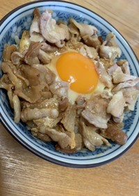 簡単ボリューミー☆肉たまごすき焼き丼