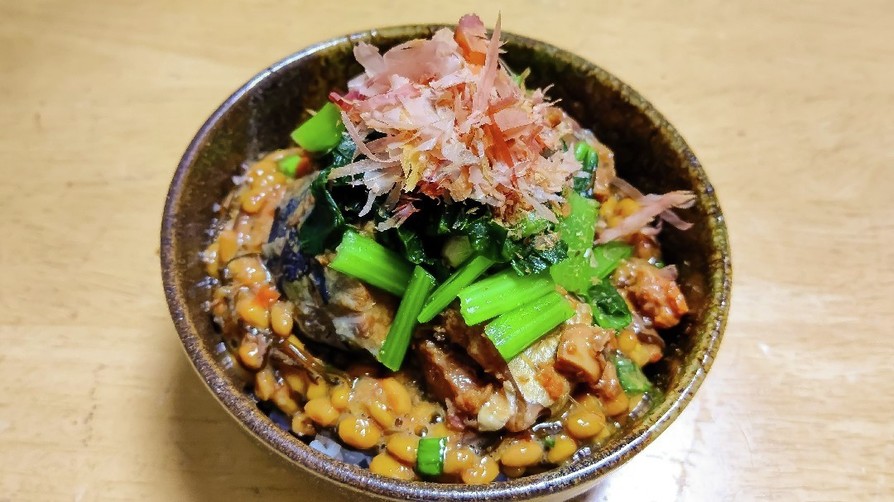 鯖味噌と納豆の酢飯丼の画像