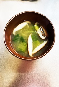 青梗菜とネギと椎茸の麹味噌汁