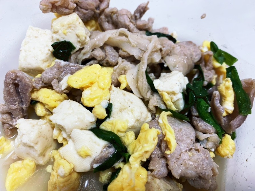豚肉とにらと豆腐と卵の塩麹炒めの画像