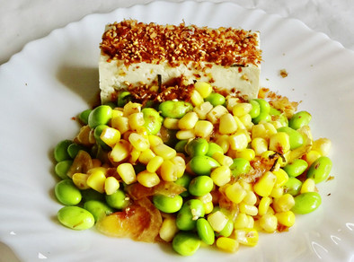 枝豆，コーン，豆腐のサラダの写真