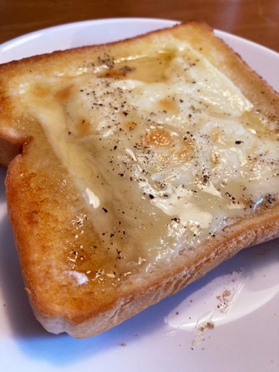 主婦の朝食☆チーズハニーバタートーストの写真