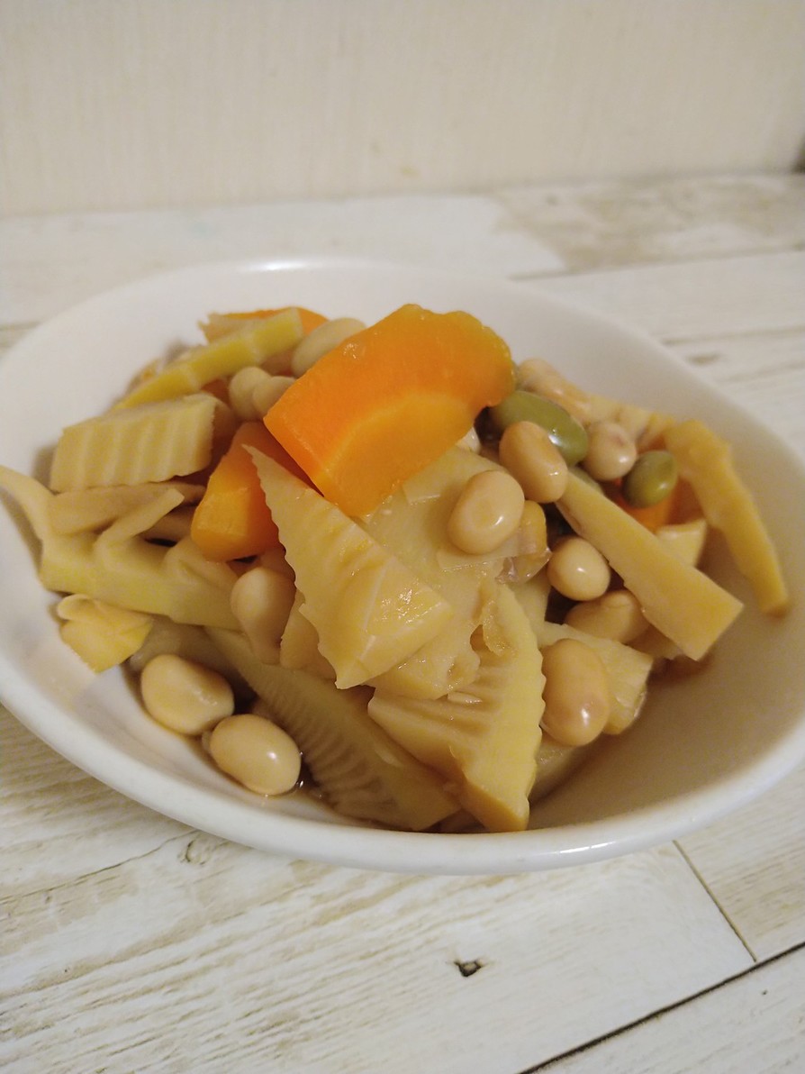 タケノコとニンジンと大豆の煮物の画像