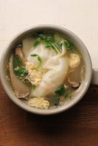豆苗と平茸と玉子のスープ水餃子