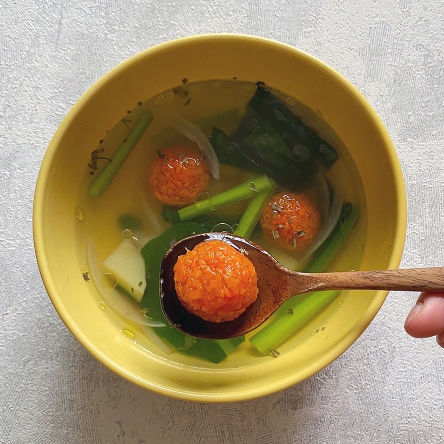 にんじんボールの野菜コンソメスープの画像