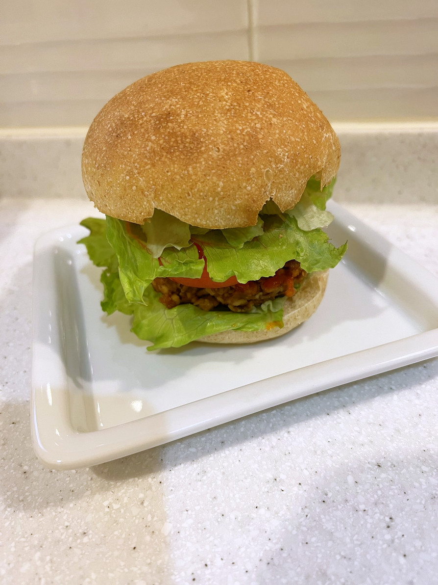 豆腐とひき肉とオートミールのハンバーガーの画像