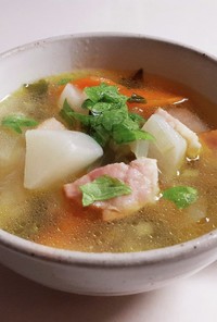 野菜のスープ☆セロリかぶベーコンソメ味