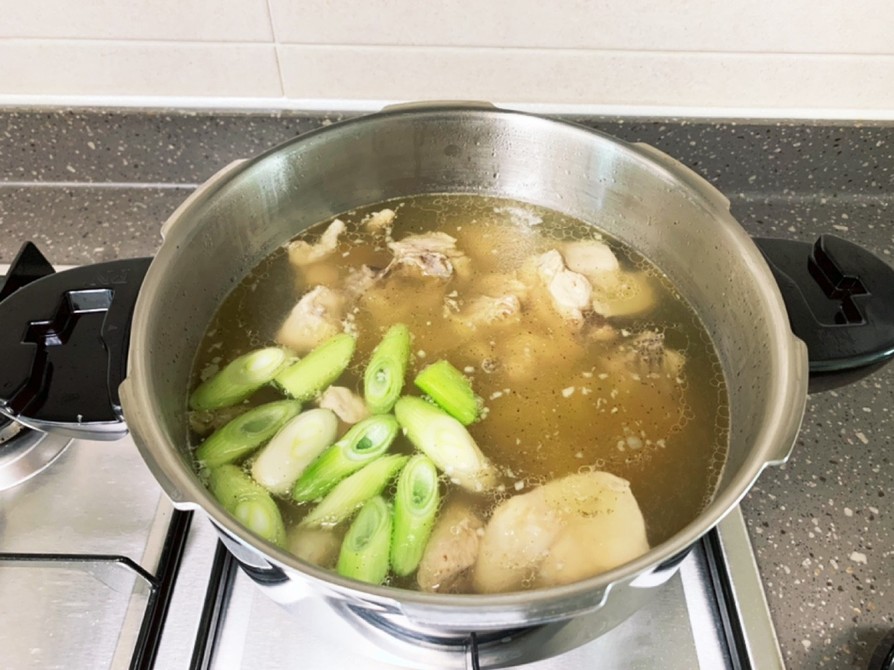 韓国料理タッカンマリ（圧力鍋）鶏の水煮の画像