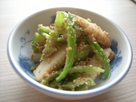 ピーマンとかまぼこの胡麻和え