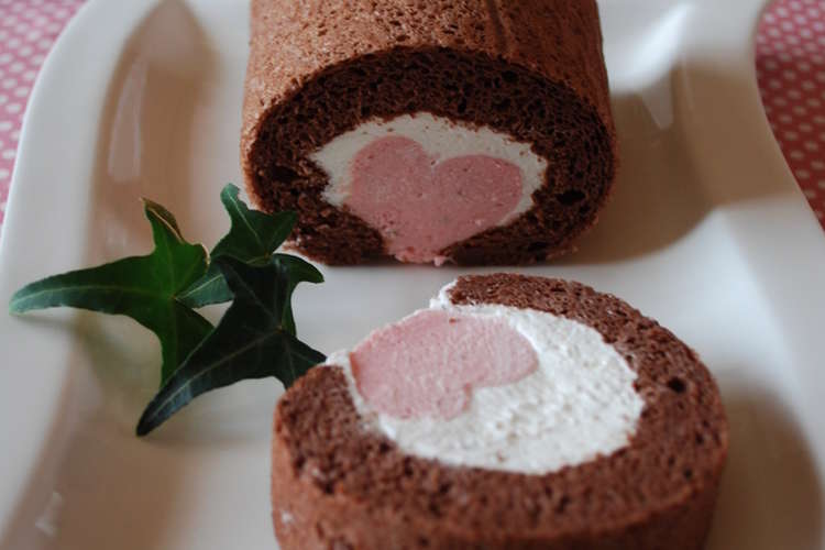 ピンクハートinロールケーキ レシピ 作り方 By あさえもん クックパッド 簡単おいしいみんなのレシピが362万品