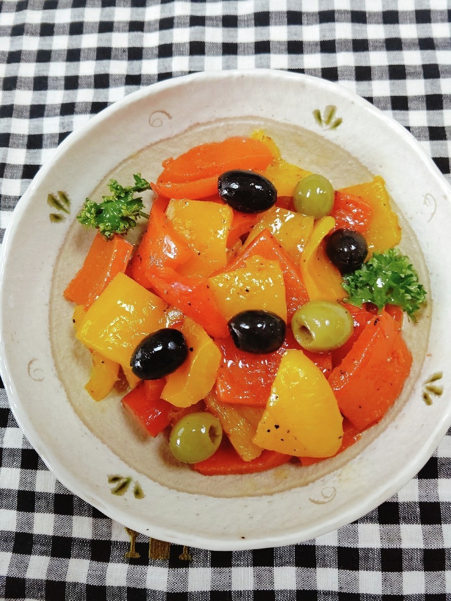 オリーブと焼きパプリカのマリネ美味の画像