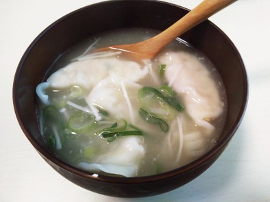 レンジ＆冷凍餃子で！水餃子風中華スープの写真