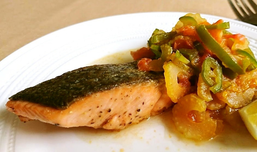 【健康】鮭のソテー　 野菜ソースの画像