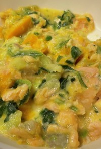 離乳食後期〜鮭と緑黄色野菜のクリーム煮