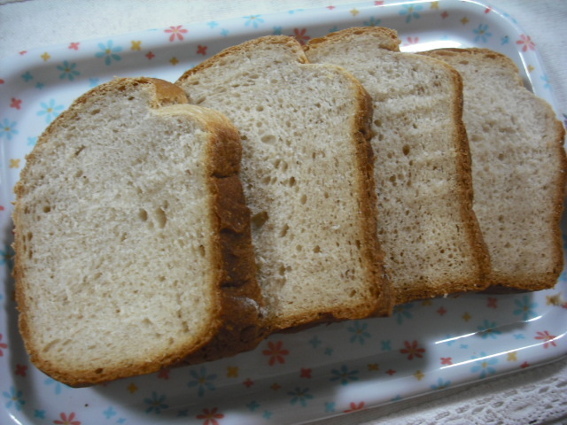HBでふわふわ、粒々、「苺の練乳食パン」の画像