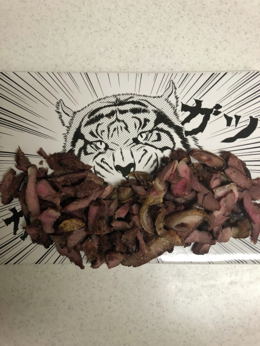 猪肉ブロックでの焼肉の画像