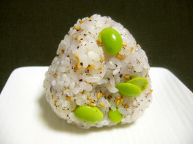枝豆ゆかりおにぎり