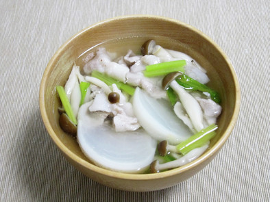 蕪と豚肉の和風スープの写真