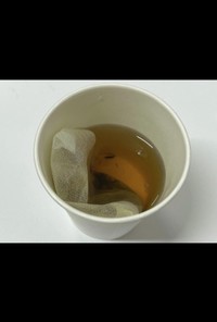 トノサマバッタのフン茶（うんTEA）
