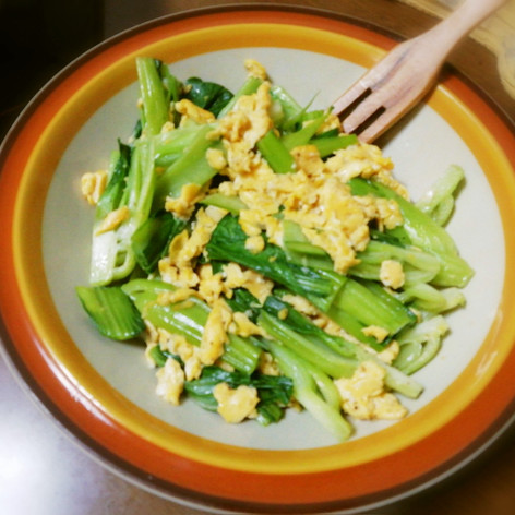 チンゲン菜と卵の炒め物