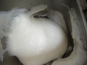 炊飯器とホームベーカリーで餅つきの写真