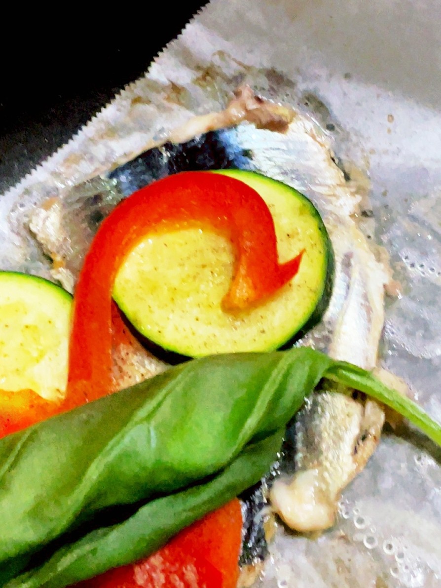 青魚と野菜のグリルの画像