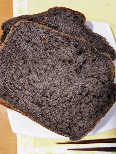 【自分用メモ】黒ごま食パンの写真