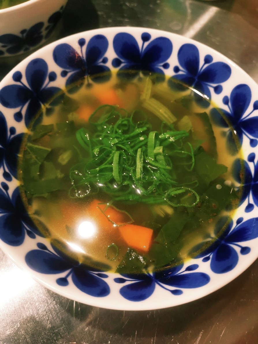 ニンジンとほうれん草の和洋スープの画像