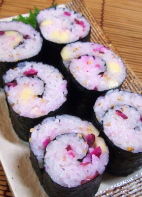 チーズとしば漬けのくるくる巻き寿司♡