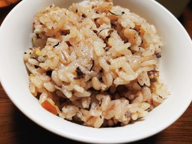 雑穀米の炊き込みごはんの写真