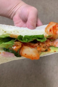 ハムカラシマヨキムチ　サンドイッチ