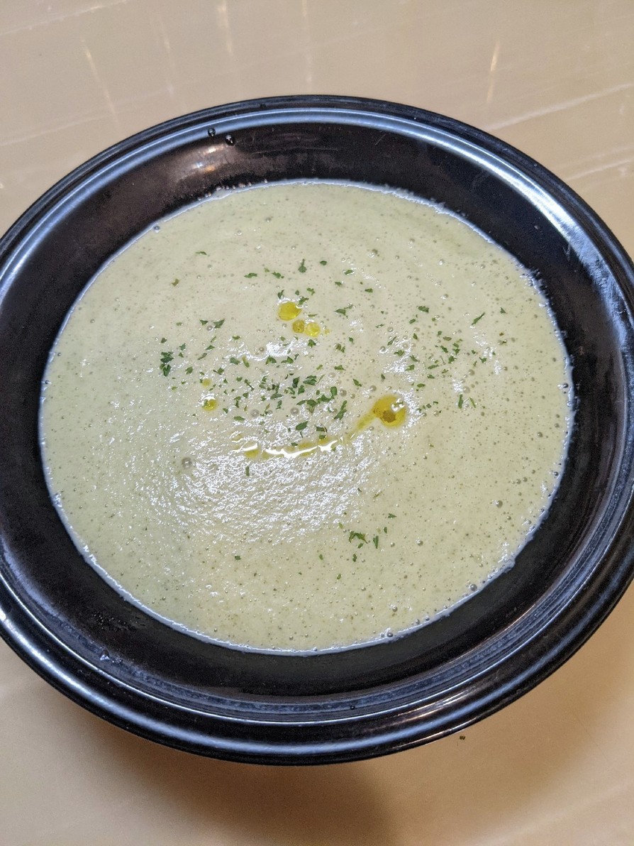 ブロッコリーとアボカドのスープの画像