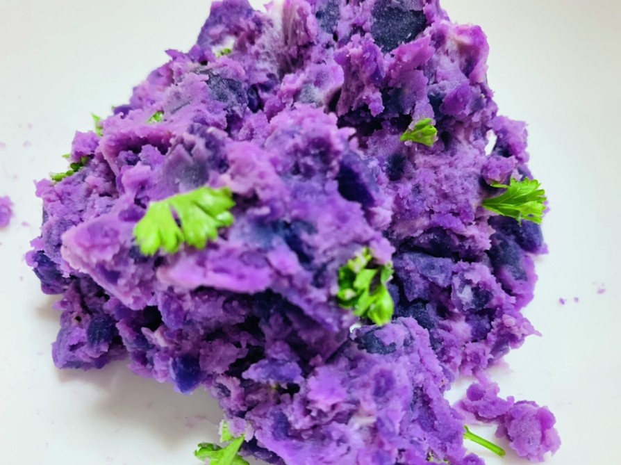 紫のポテトサラダの画像