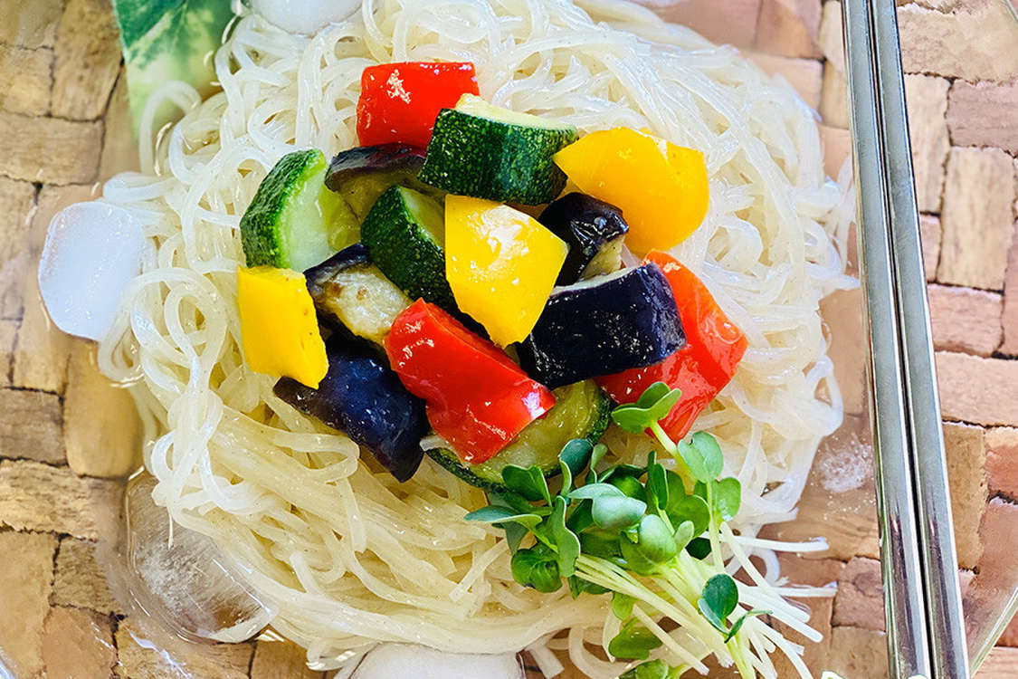 ちょい足し 夏野菜たっぷり冷麺 レシピ 作り方 By トロピカルマリア クックパッド 簡単おいしいみんなのレシピが379万品