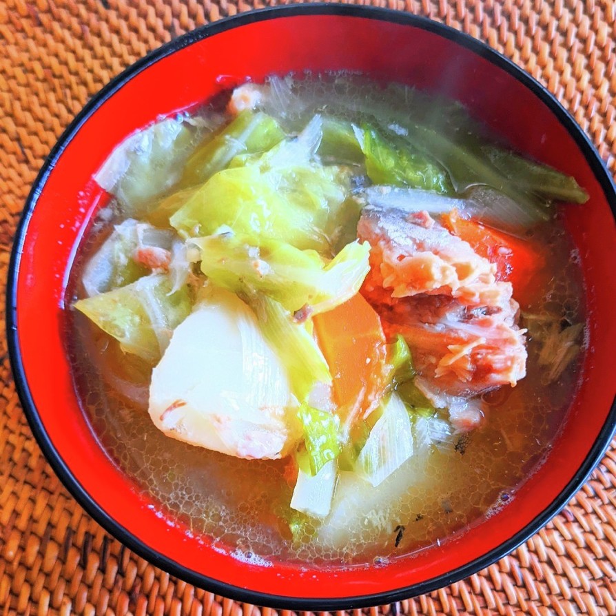 鯖缶と野菜の味噌汁 と 〆うどんの画像