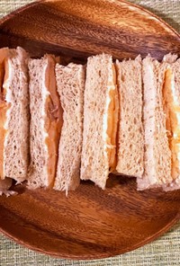 北欧風スモークサーモンのサンドイッチ！