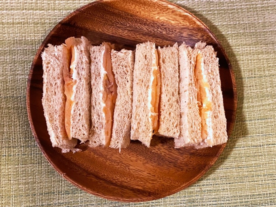北欧風スモークサーモンのサンドイッチ！の画像