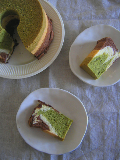 抹茶とココアのマーブルシフォンケーキの写真