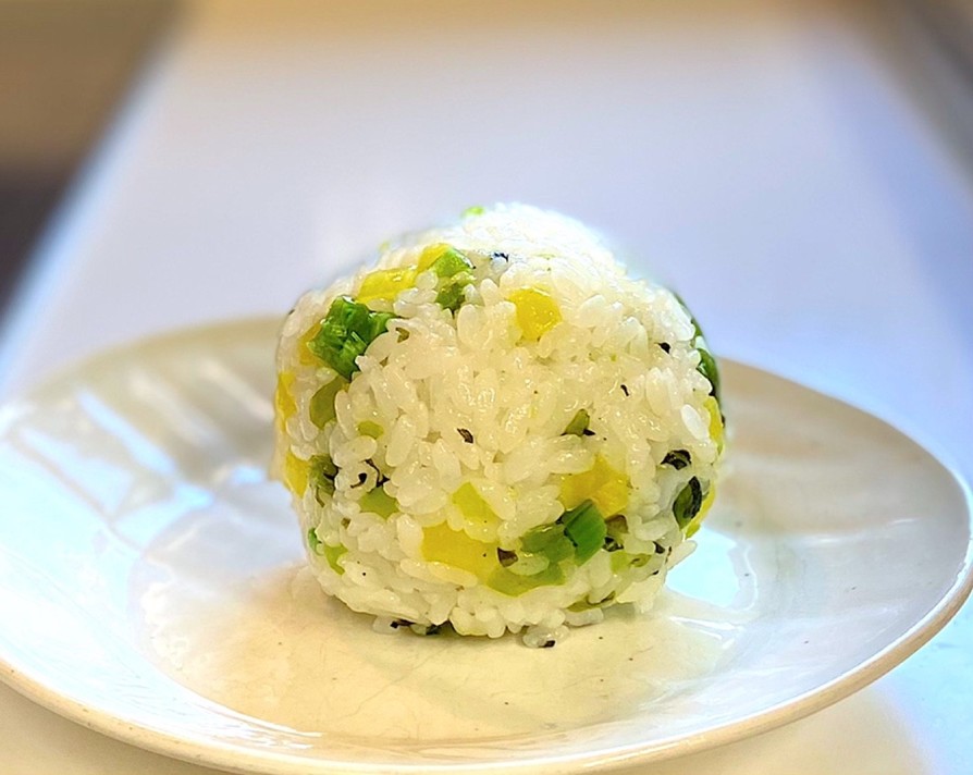 沢庵と野沢菜のおにぎり by かっちゃん杉 【クックパッド】 簡単おいしいみんなのレシピが370万品 沢庵と野沢菜のおにぎり by かっちゃん杉