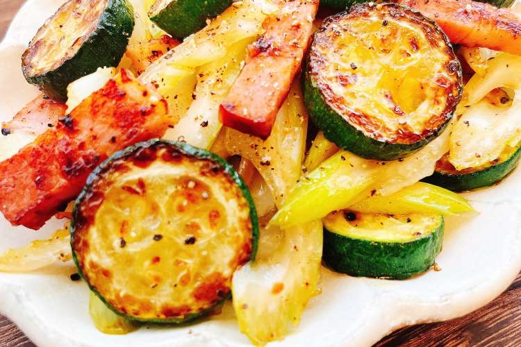 セロリとズッキーニとベーコンの炒め物 レシピ 作り方 By めぐみの郷 クックパッド 簡単おいしいみんなのレシピが372万品