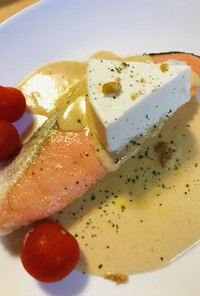 鮭切り身の牛乳＆チーズソース・ムニエル風