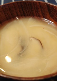 お味噌汁(イサザアミの煮干し出汁)
