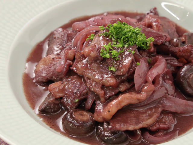 お手軽 牛肉の赤ワイン煮 レシピ 作り方 By Fujiのおすすめ クックパッド 簡単おいしいみんなのレシピが379万品