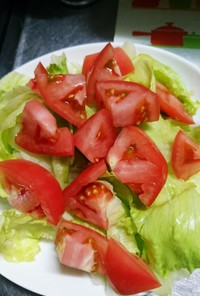 ちぎりレタス、トマトの簡単！なサラダ