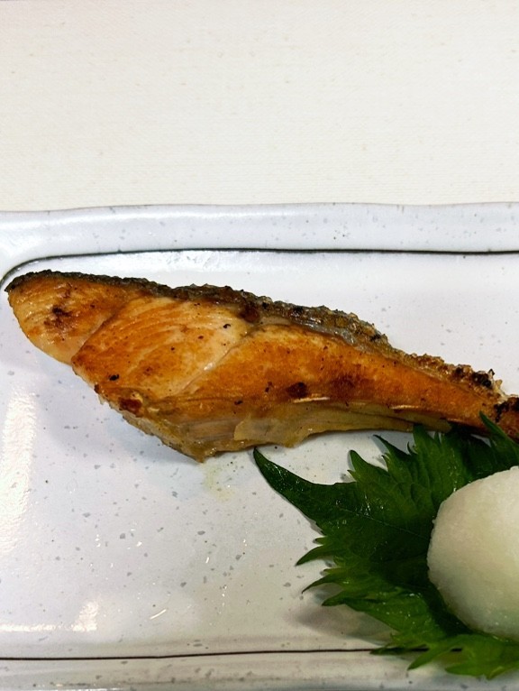 塩鮭のニンニクオリーブオイル焼きの画像