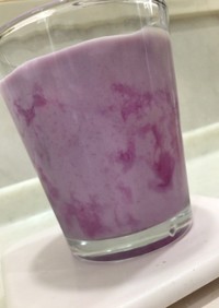 赤紫蘇とカルピスのミルクジュース〜